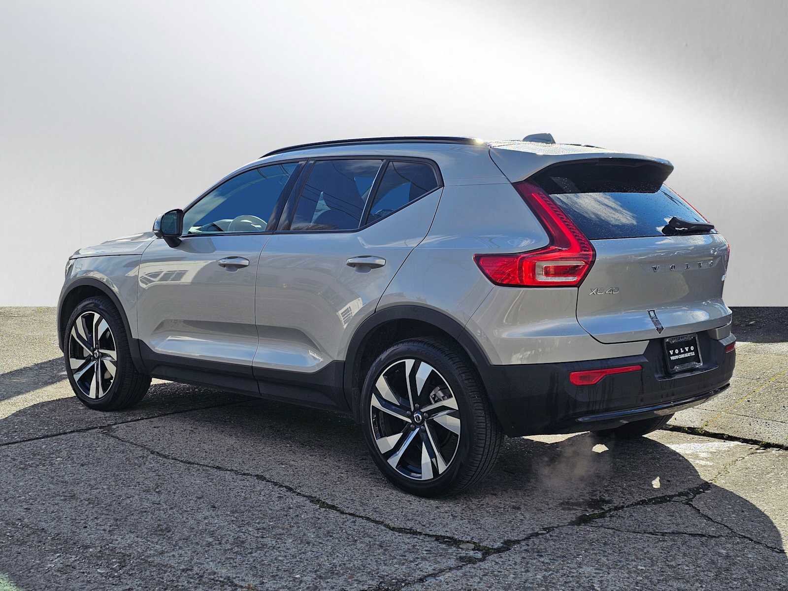 Certified 2025 Volvo XC40 B5 Plus w/ Climate Package image 5