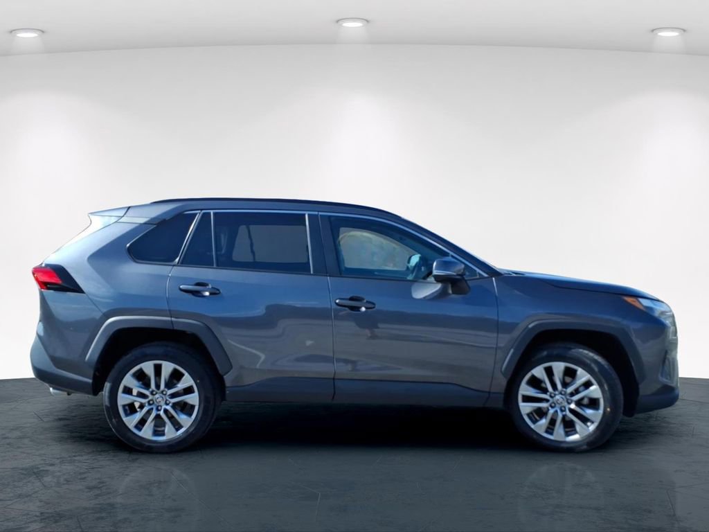 Used 2023 Toyota RAV4 XLE Premium image 7