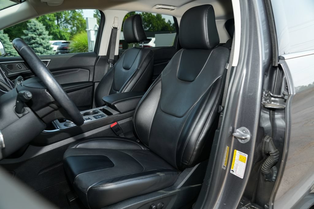 Used 2022 Ford Edge Titanium w/ Cargo Accessory Package AWD/4WD image 5