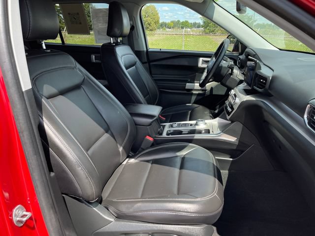 Used 2024 Ford Explorer XLT w/ Equipment Group 202A AWD/4WD image 38