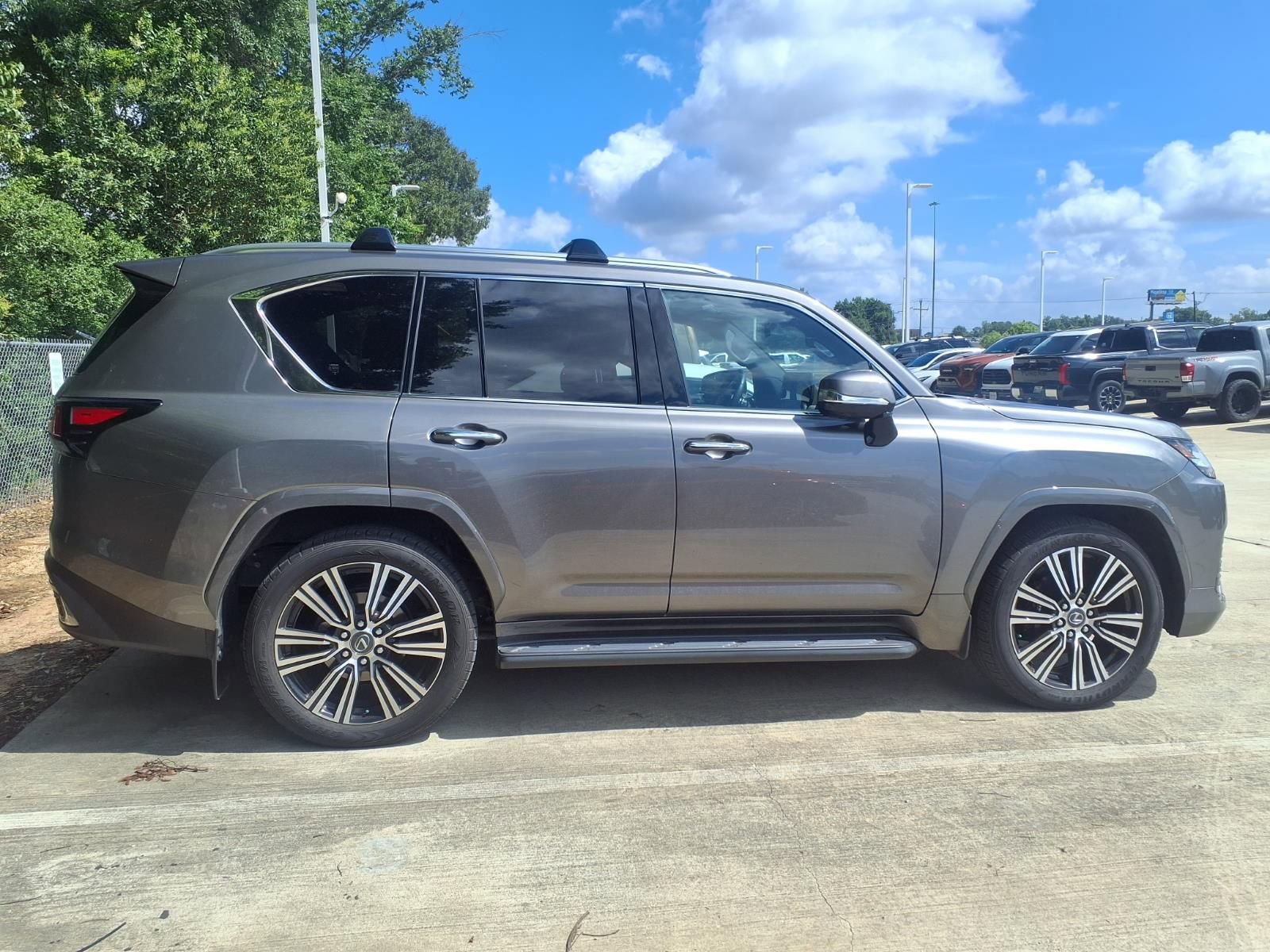Used 2024 Lexus LX 600 4WD w/ Luxury Package image 7