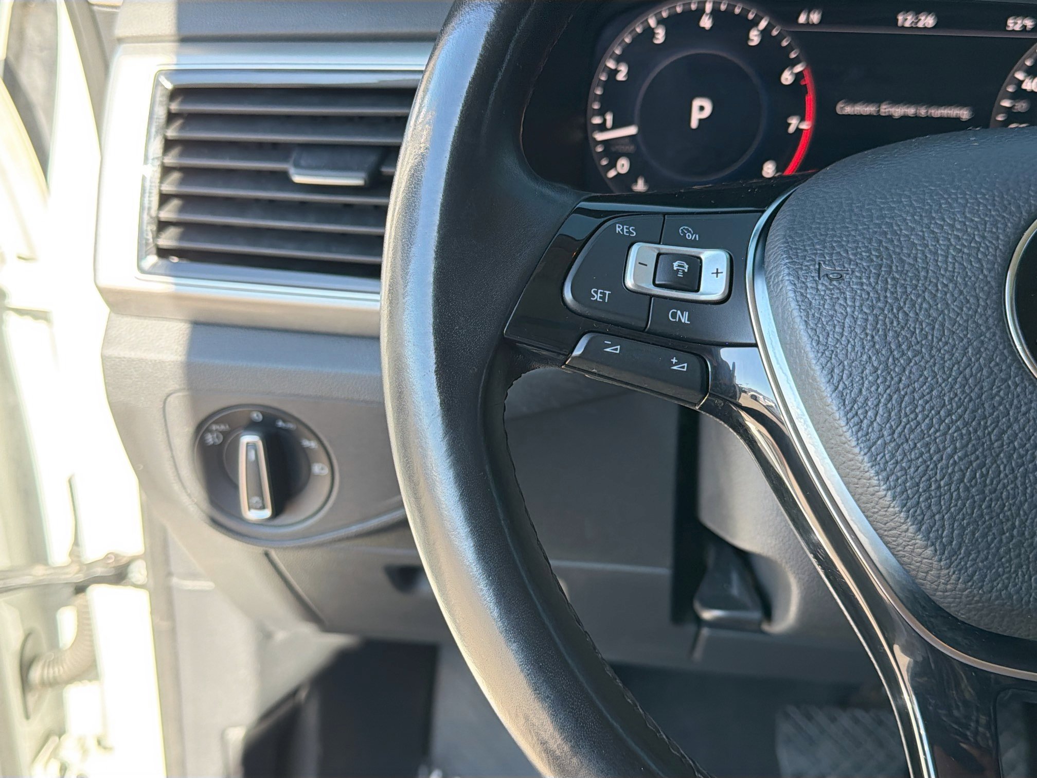 Used 2018 Volkswagen Atlas SEL Premium image 36