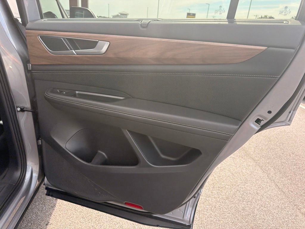 Used 2025 Volkswagen Atlas SE FWD image 16