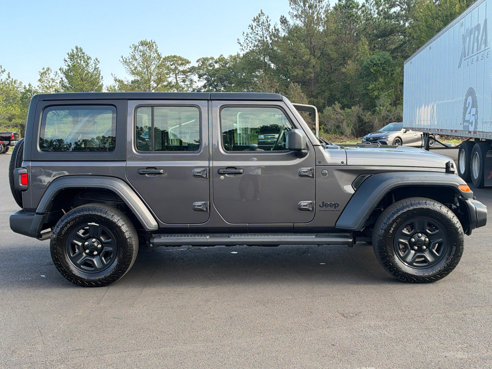 Used 2025 Jeep Wrangler Unlimited Sport AWD/4WD image 4