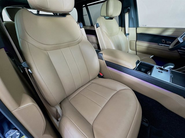 Used 2025 Land Rover Range Rover Long Wheelbase Autobiography image 29