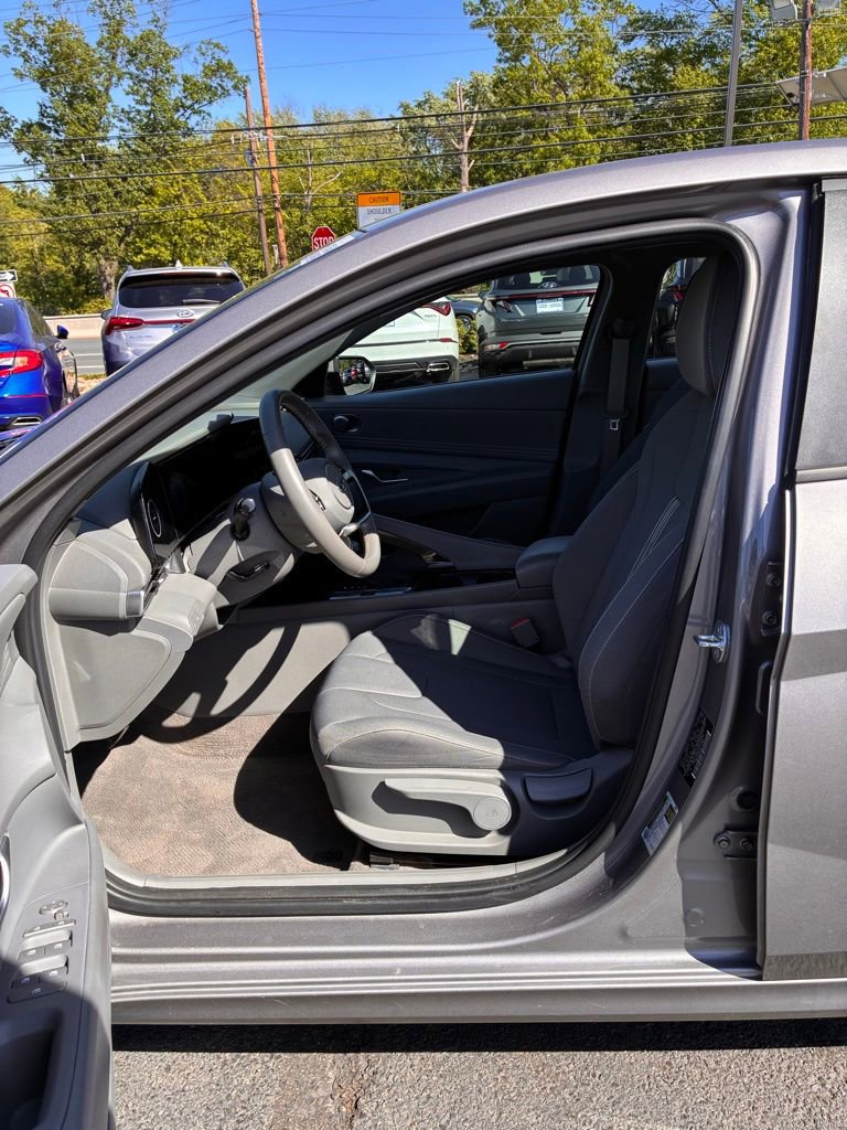 Used 2023 Hyundai Elantra SEL w/ Convenience Package FWD image 20