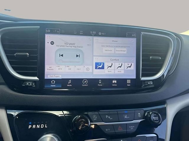 Used 2023 Chrysler Pacifica Touring-L image 11