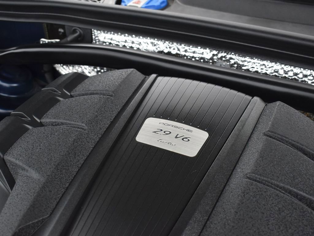 Used 2020 Porsche Macan Turbo image 38