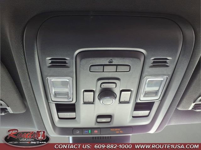 Used 2023 GMC Yukon XL SLT w/ SLT Premium Package image 39