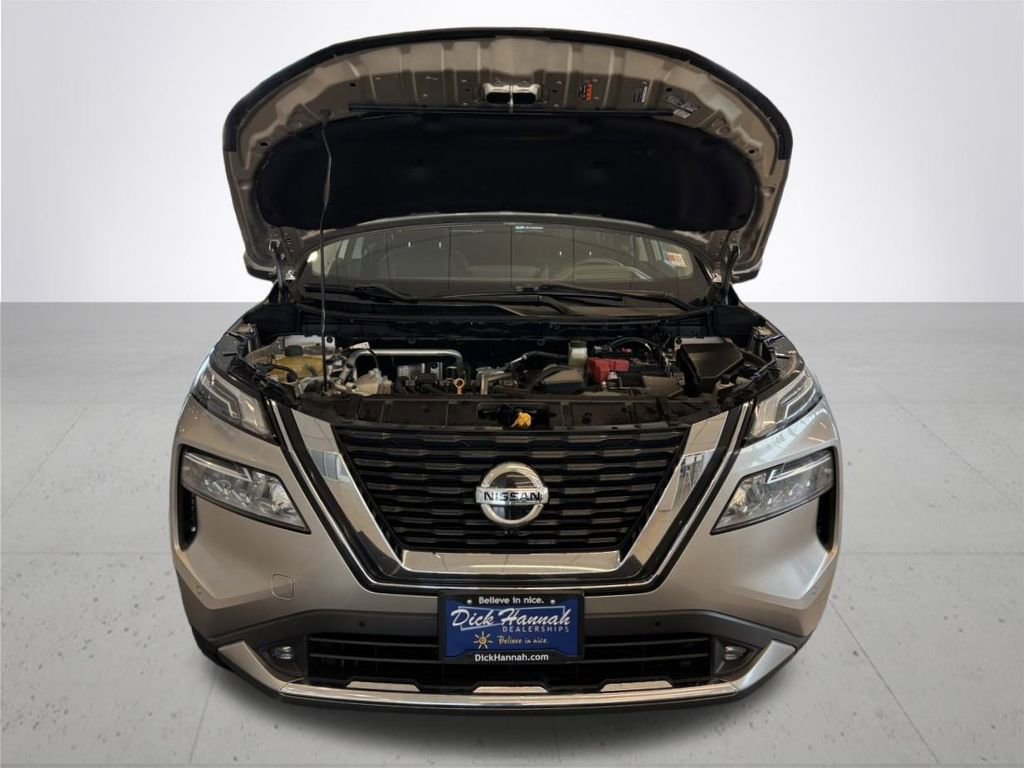 Used 2021 Nissan Rogue Platinum image 4