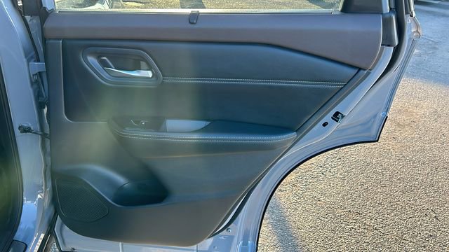 Used 2023 Nissan Rogue SL w/ SL Premium Package image 12