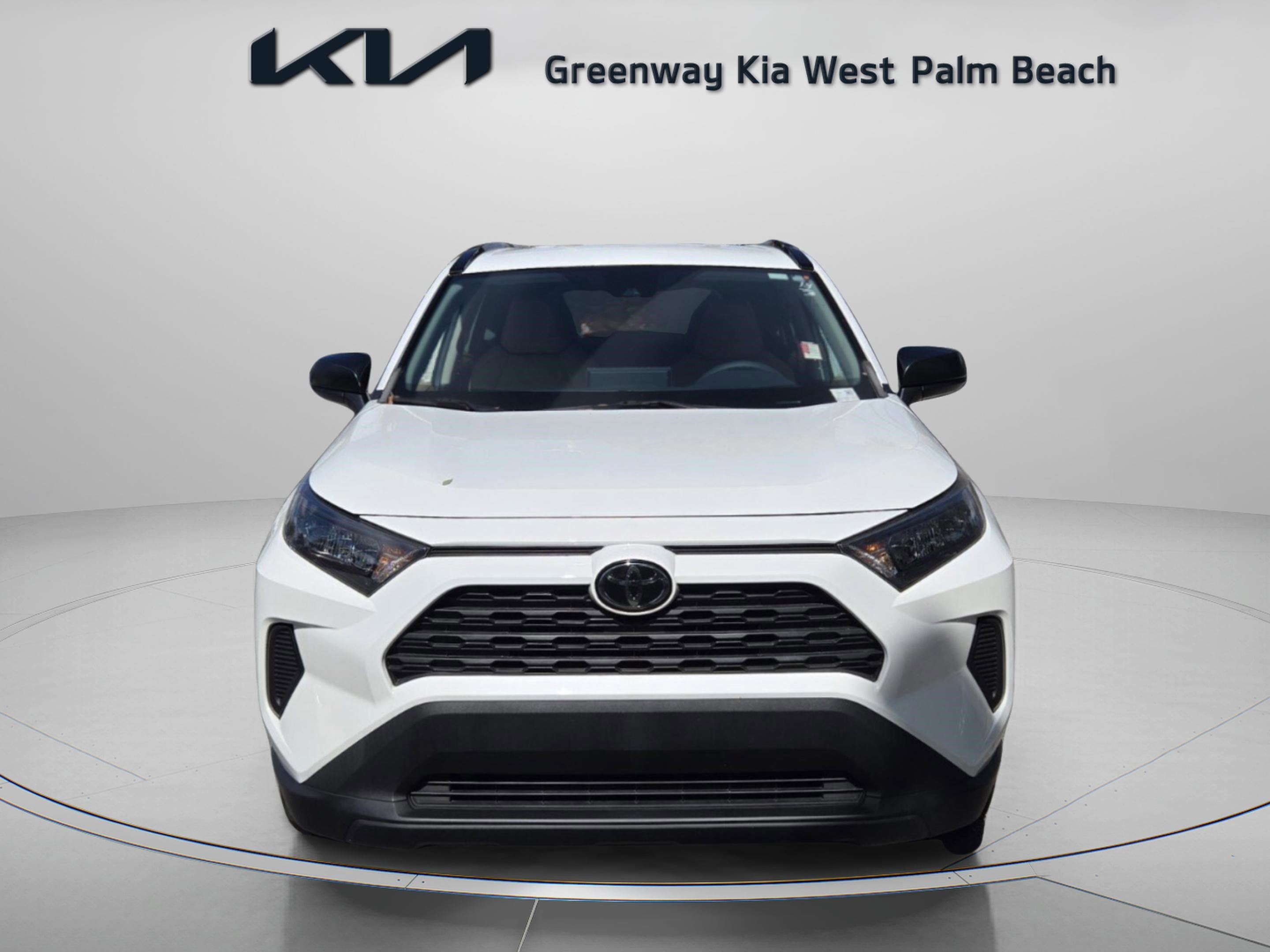 Used 2020 Toyota RAV4 LE image 2