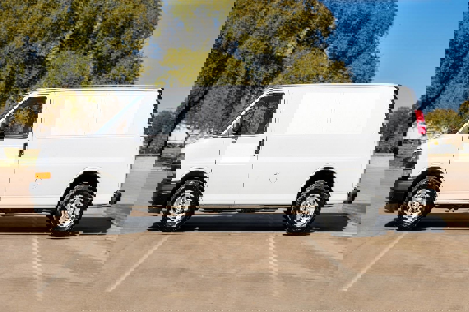 Used 2019 Chevrolet Express 2500 w/ Driver Convenience Package image 12