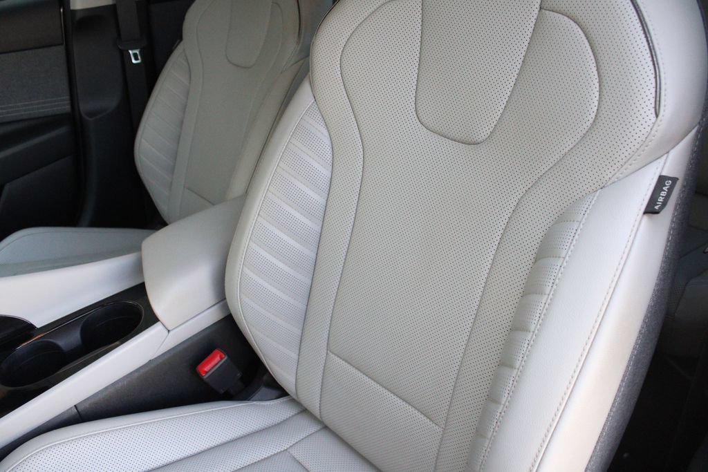 Used 2023 Hyundai Elantra Limited FWD image 6