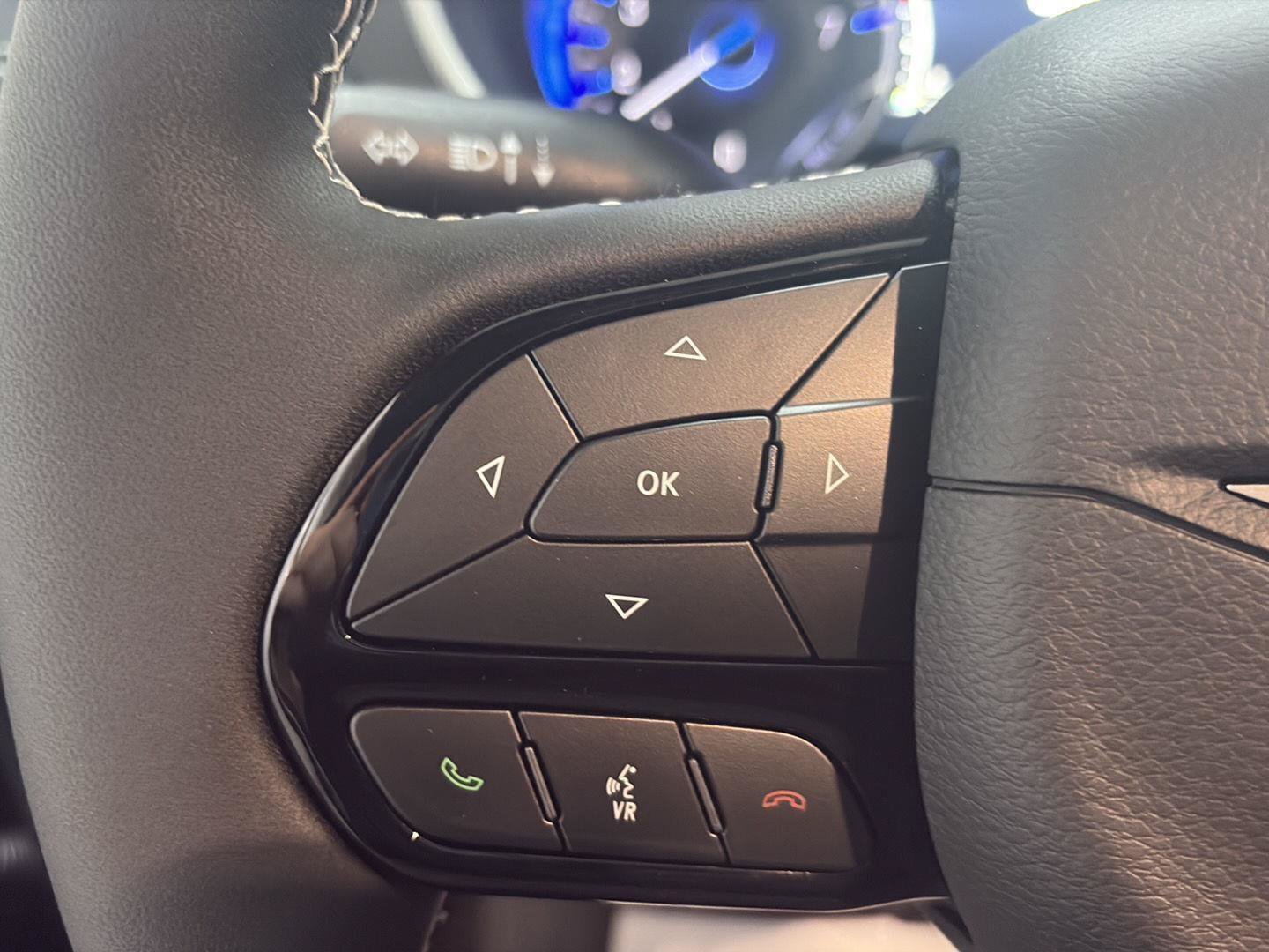 New 2027 Chrysler Pacifica Limited FWD image 9