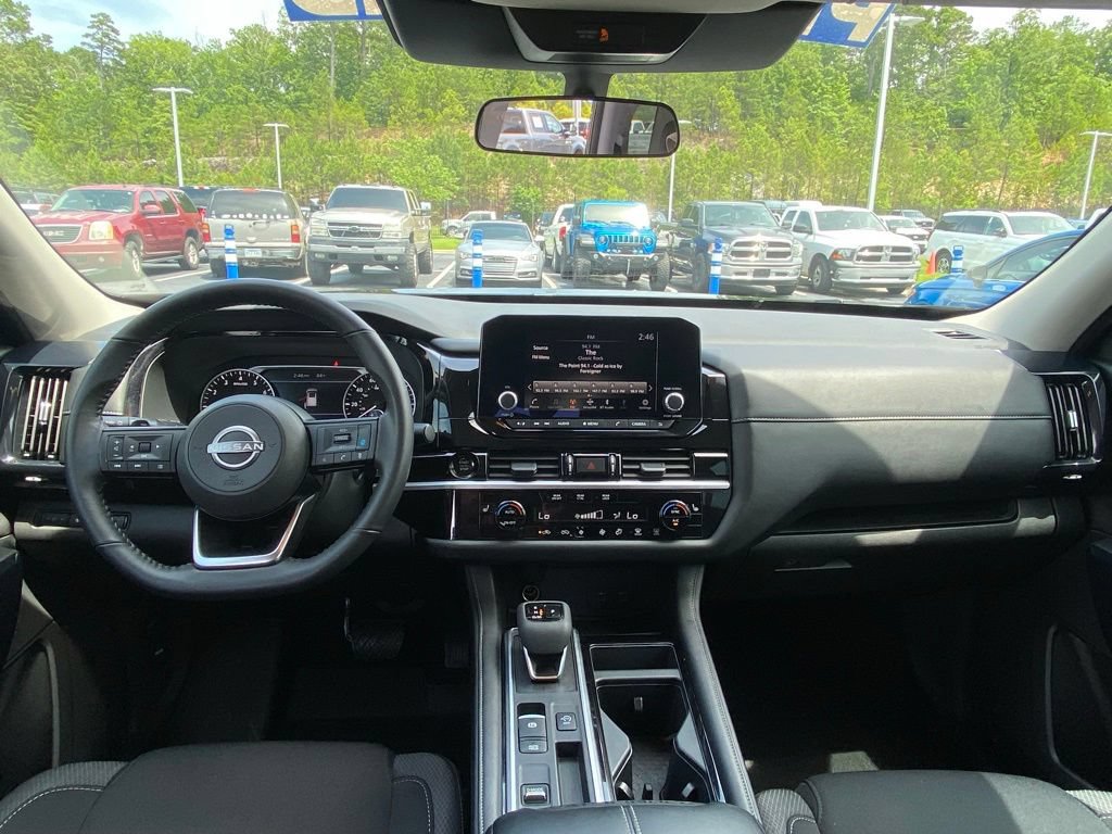 Used 2025 Nissan Pathfinder SV FWD image 26