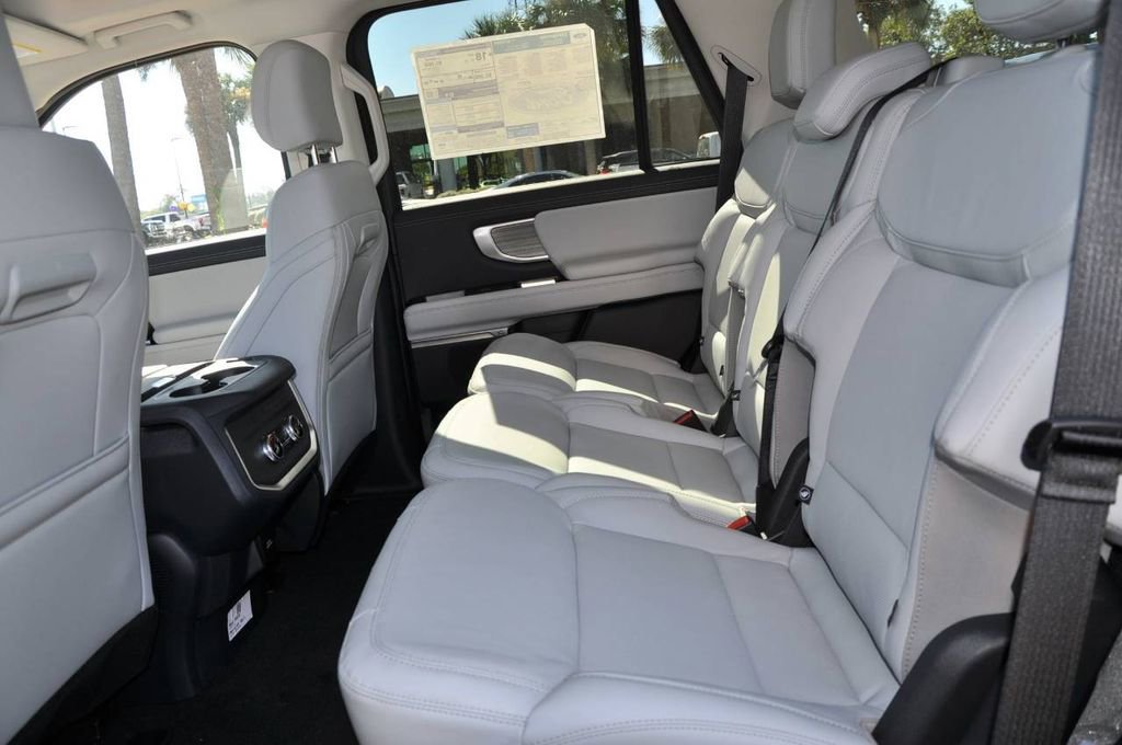 New 2025 Ford Expedition Platinum image 11