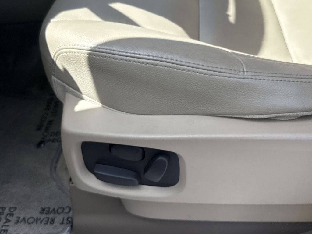 Used 2013 Land Rover Range Rover Sport HSE image 14