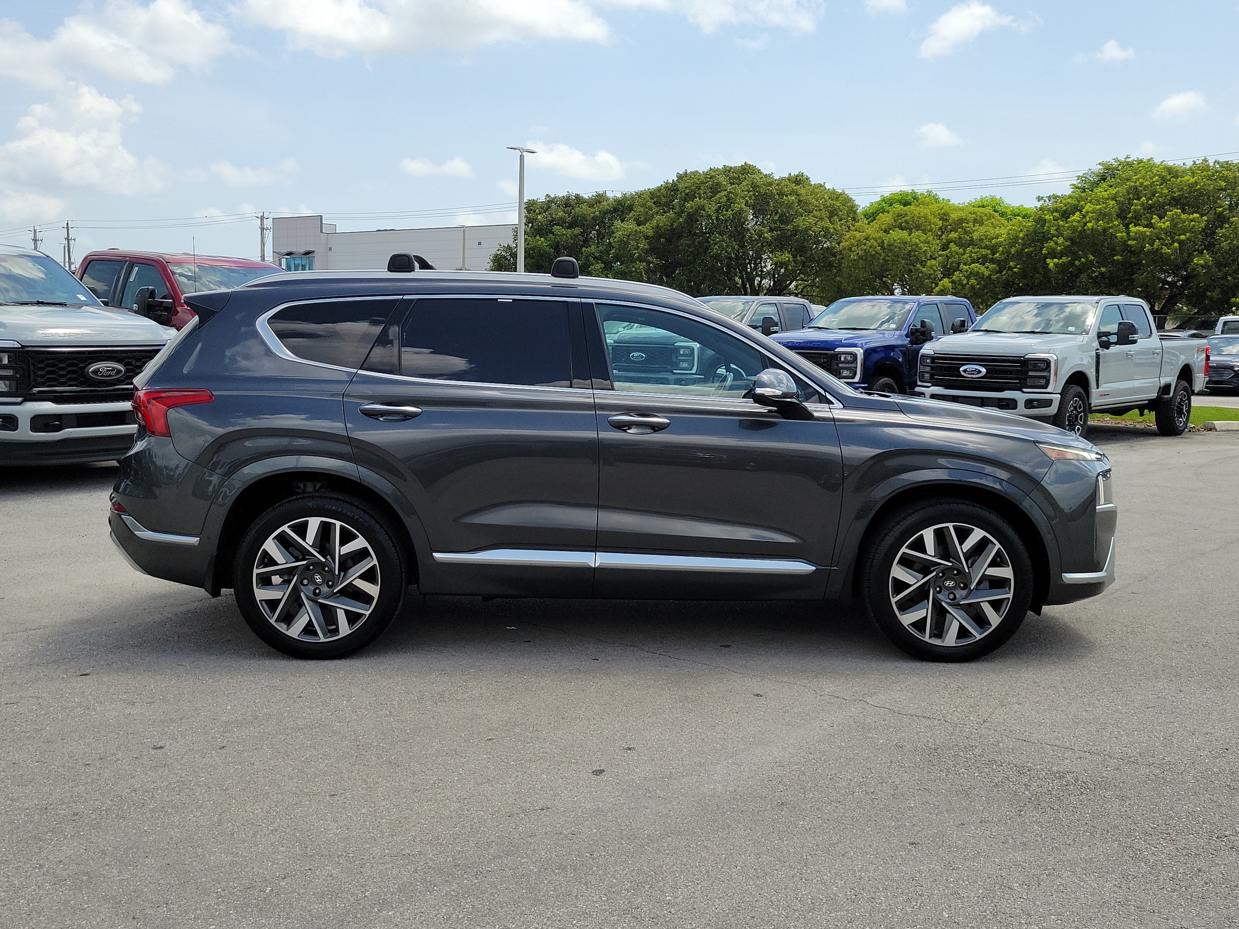 Used 2022 Hyundai Santa Fe Calligraphy FWD image 4