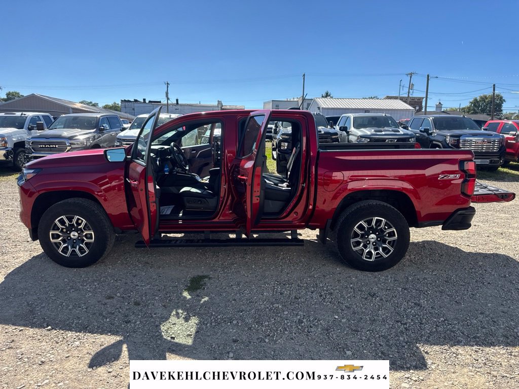 Used 2025 Chevrolet Colorado Z71 w/ Technology Package AWD/4WD image 57