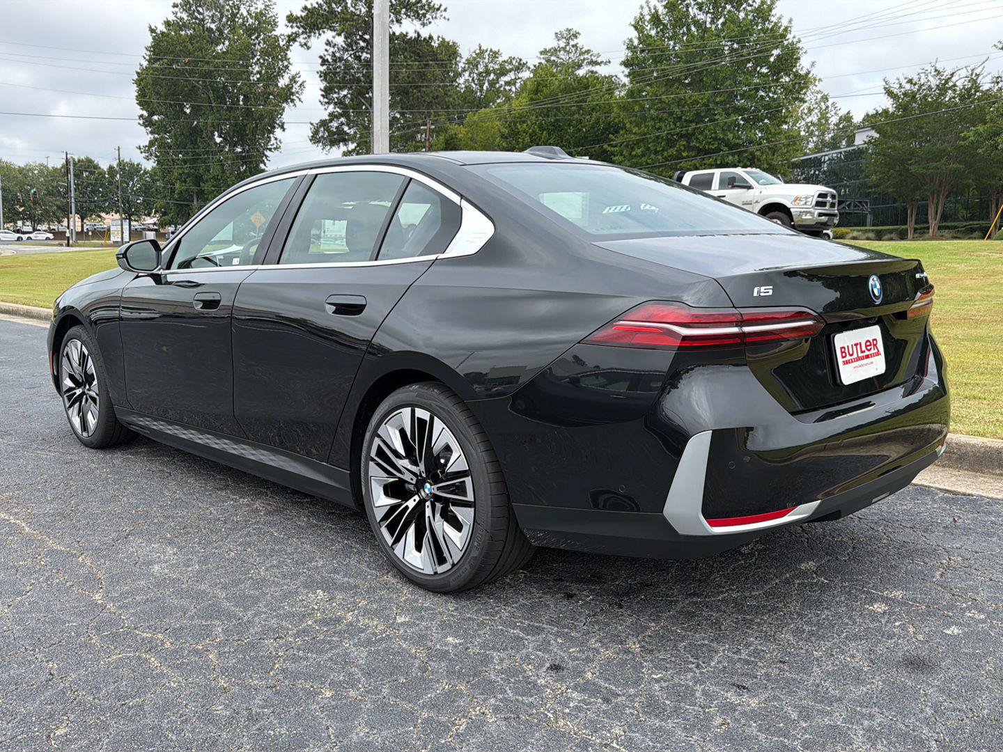 New 2027 BMW i5 eDrive40 w/ Premium Package RWD image 4