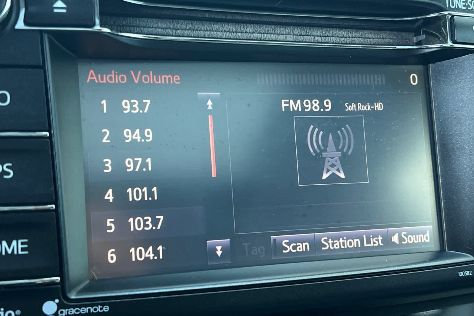 Used 2018 Toyota RAV4 XLE FWD image 21