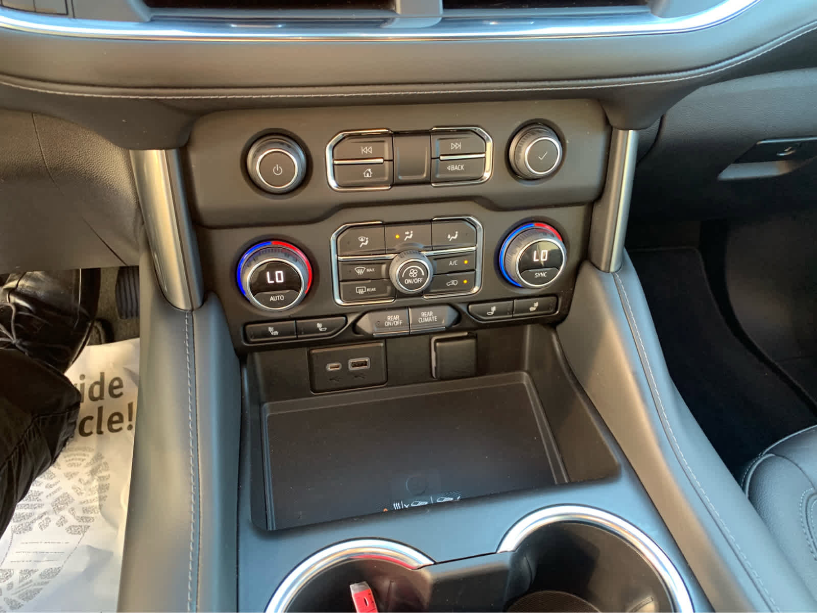 Used 2022 Chevrolet Tahoe LT w/ Luxury Package image 20