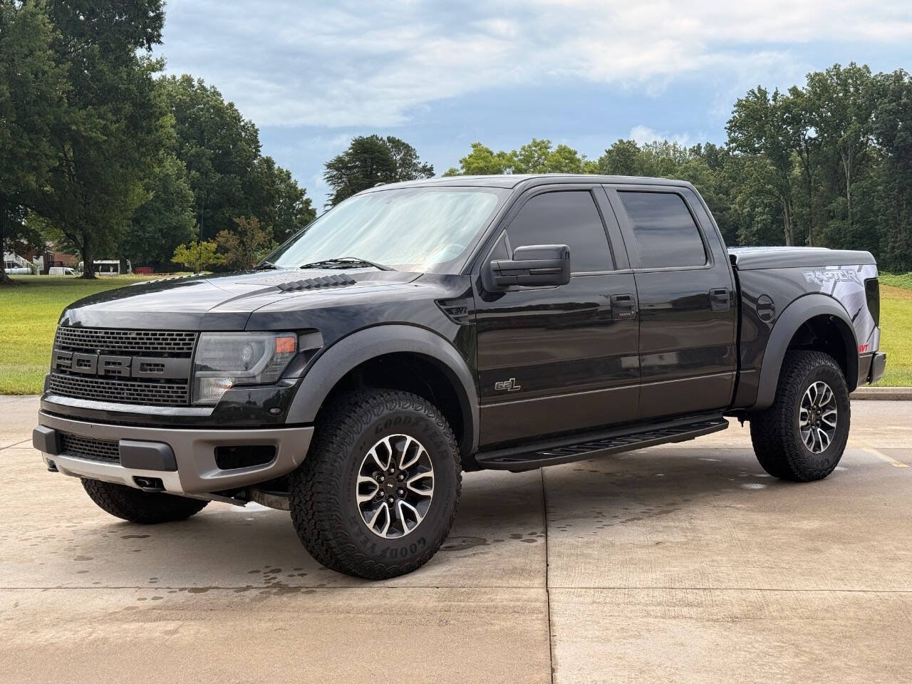 Used 2014 Ford F150 Raptor w/ Equipment Group 801A Luxury AWD/4WD image 2