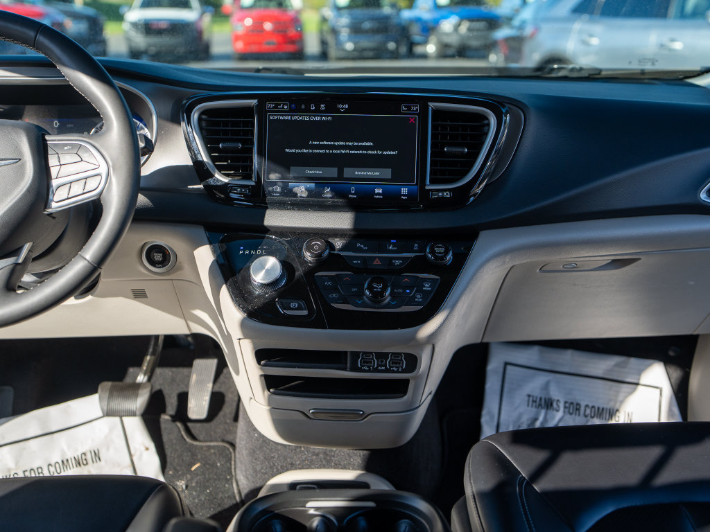 Used 2023 Chrysler Pacifica Touring-L FWD image 20