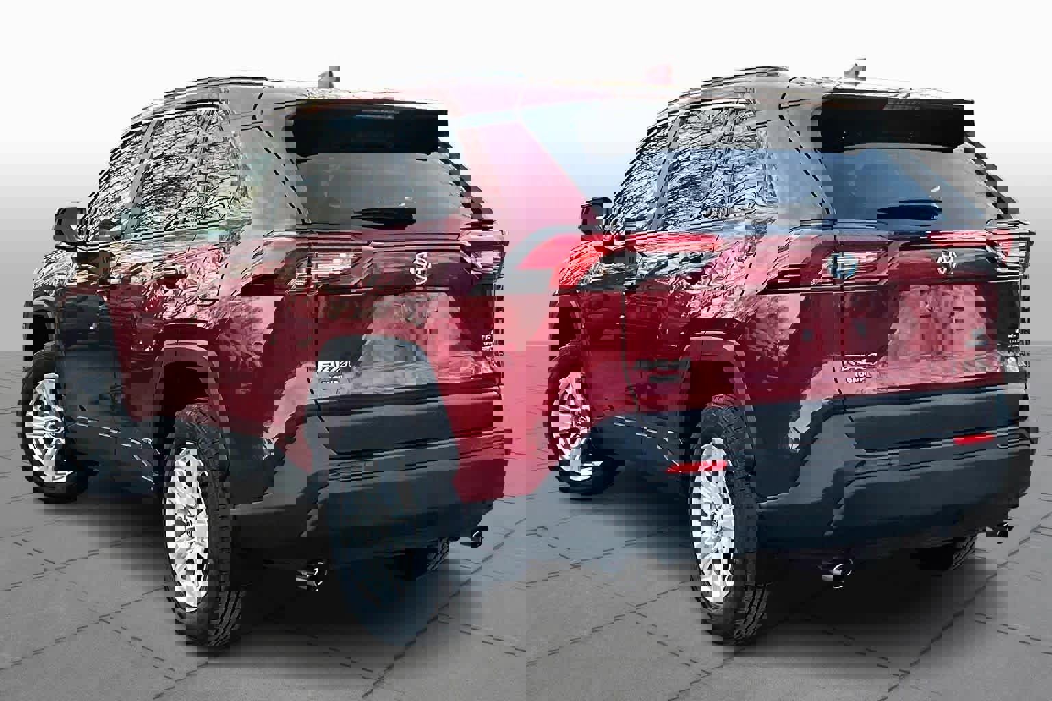 Used 2019 Toyota RAV4 LE w/ Carpet Mat Package image 12