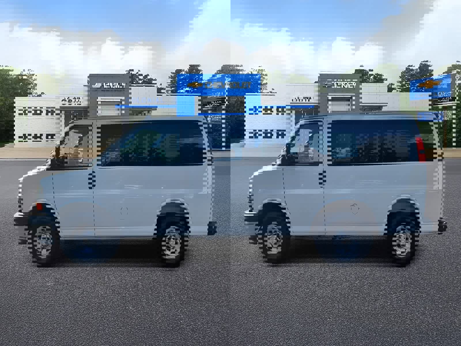 Used 2025 Chevrolet Express 3500 LS w/ Chrome Appearance Package RWD image 6