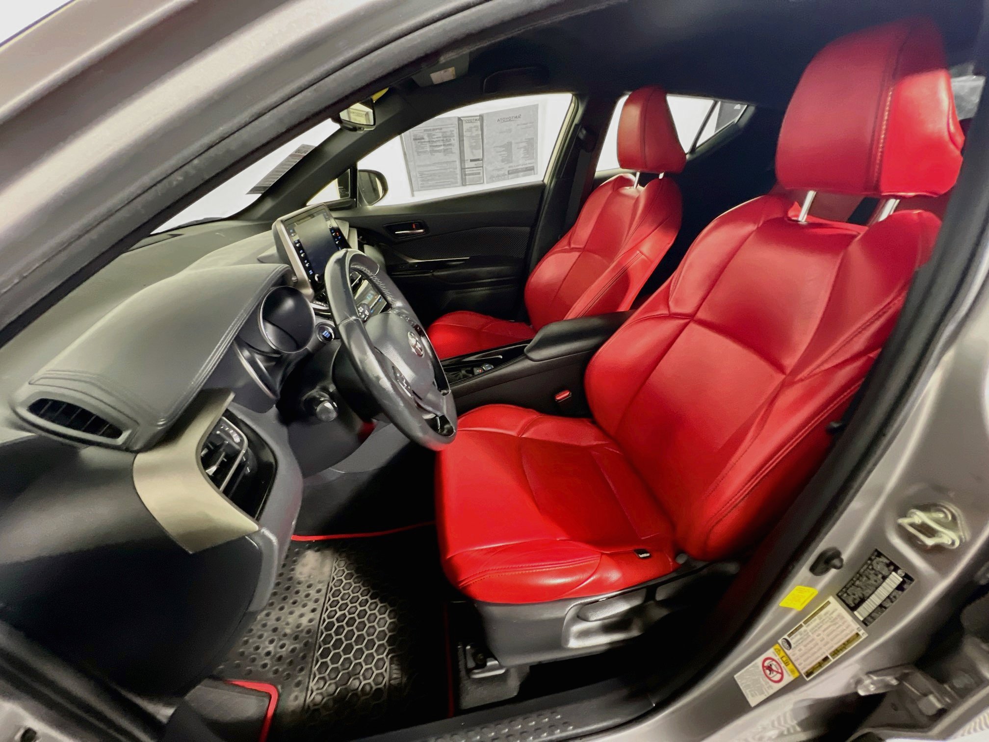 Used 2019 Toyota C-HR XLE FWD image 14