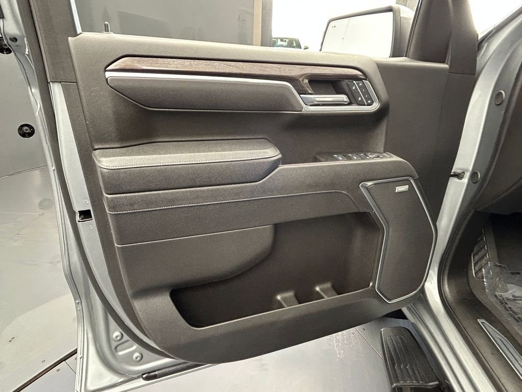 Used 2025 Chevrolet Silverado 1500 LTZ w/ Technology Package RWD image 16