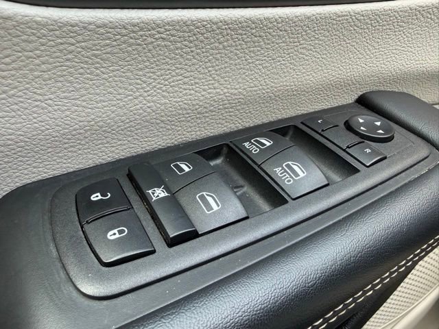 Used 2023 Chrysler Pacifica Touring-L FWD image 20
