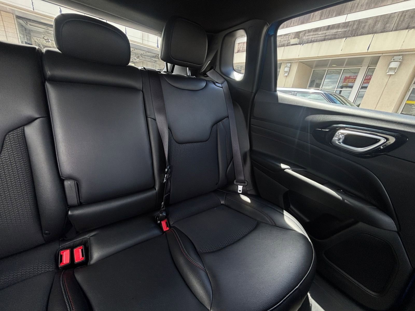 Used 2025 Jeep Compass Trailhawk AWD/4WD image 36