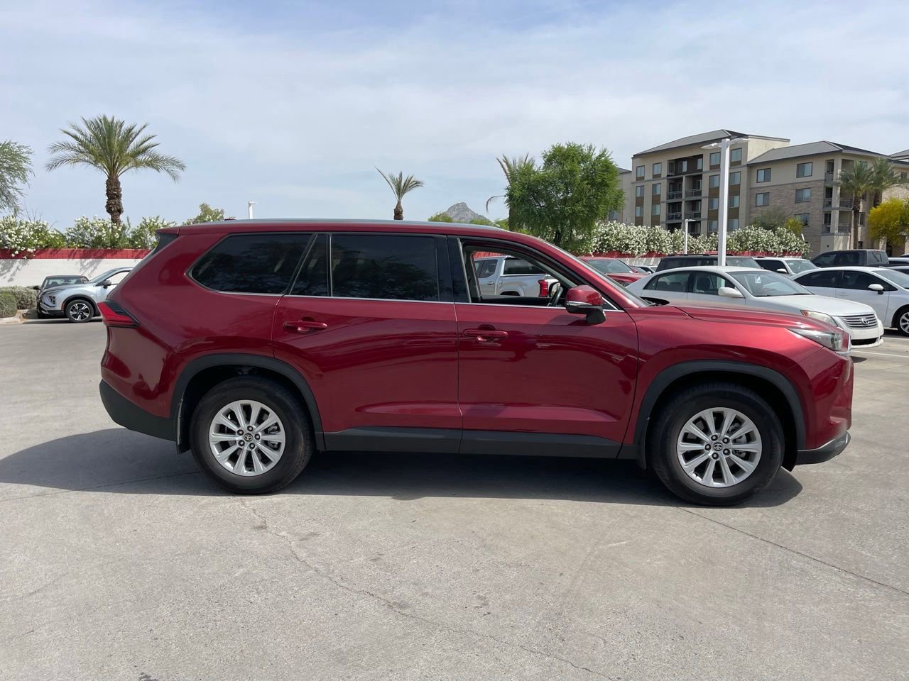 Used 2024 Toyota Grand Highlander XLE image 3