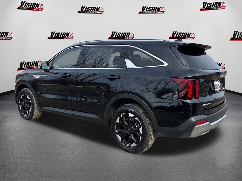 Used 2025 Kia Sorento S image 7