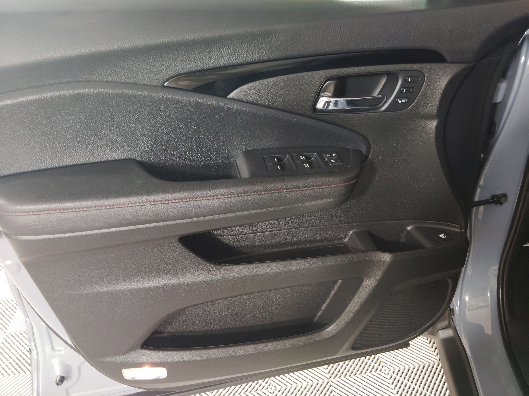 Certified 2025 Honda Ridgeline Black Edition image 12