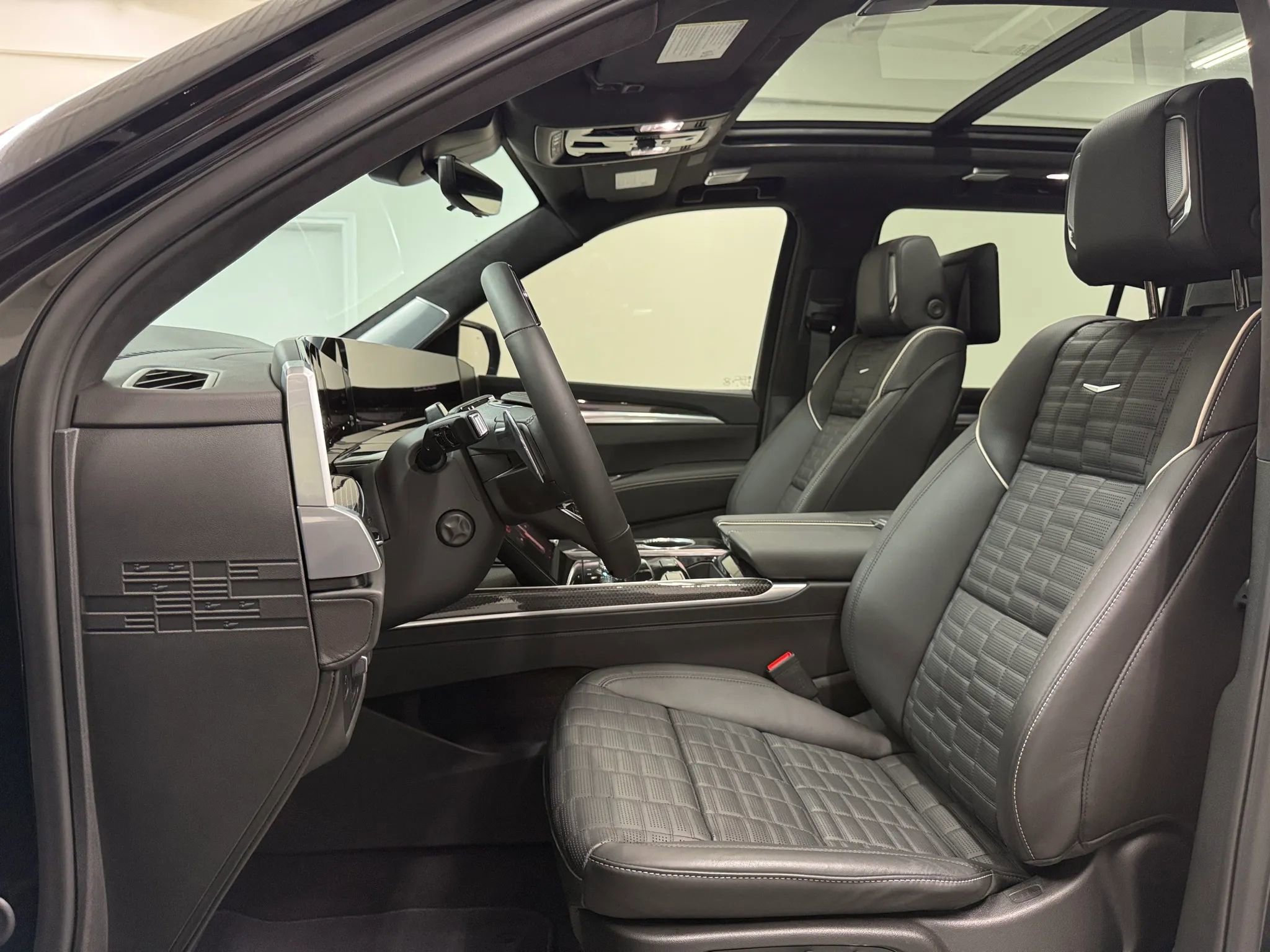 Used 2026 Cadillac Escalade ESV V w/ LPO, ONYX Package image 8