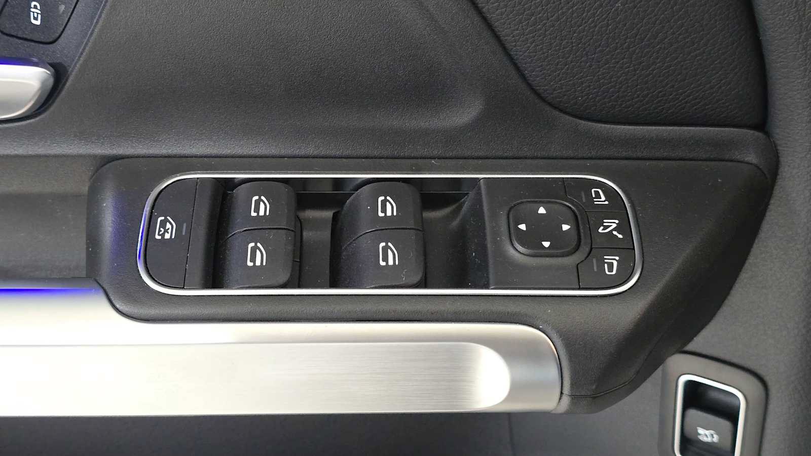 Certified 2026 Mercedes-Benz GLB 250 4MATIC image 25