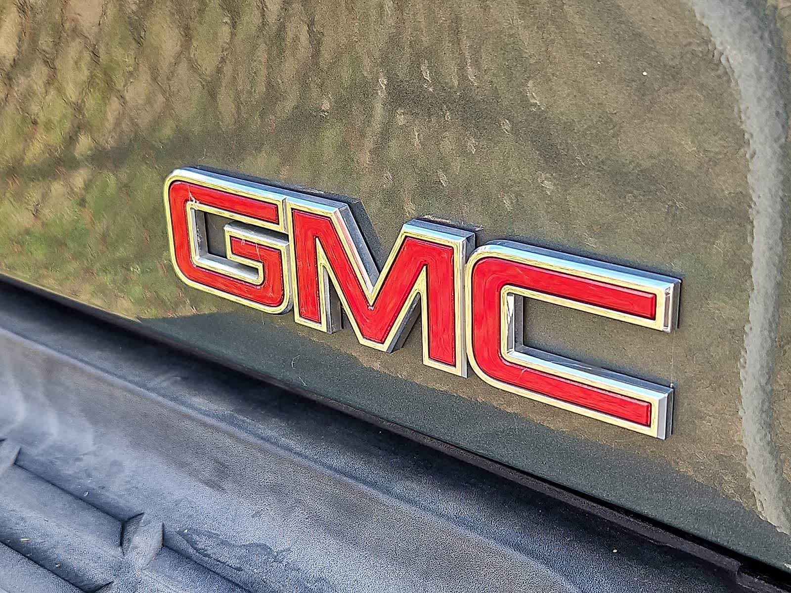 Used 2012 GMC Sierra 2500 Denali w/ Suspension Package, Off-Road AWD/4WD image 4