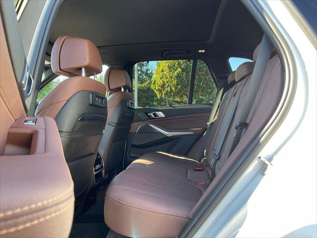 Used 2020 BMW X5 M50i w/ Executive Package image 7