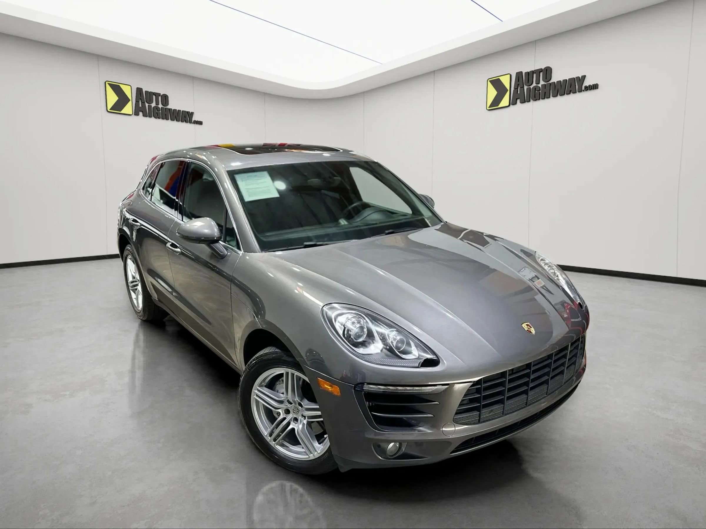 Used 2016 Porsche Macan S image 2