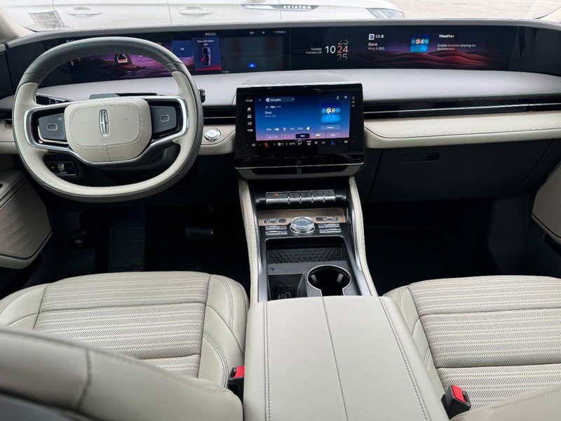 Certified 2024 Lincoln Nautilus Reserve image 9