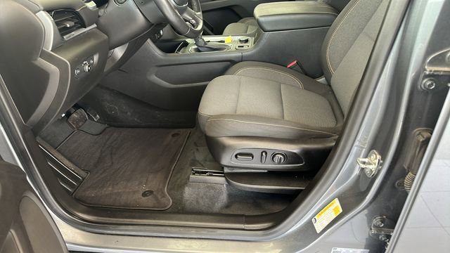 Used 2021 Chevrolet Traverse LT image 9