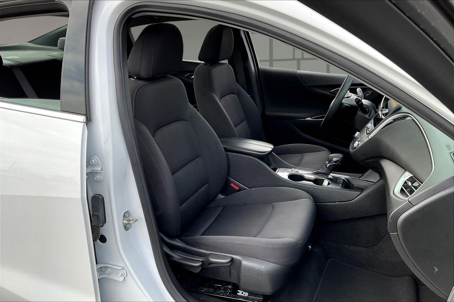 Used 2023 Chevrolet Malibu LT image 28