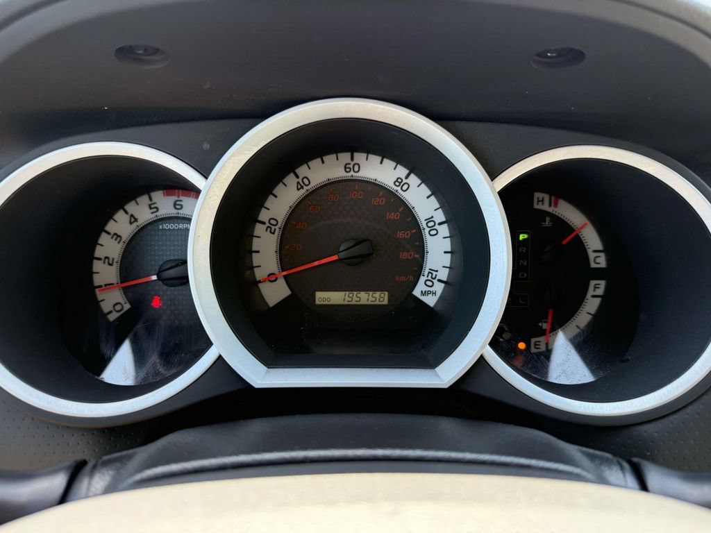 Used 2015 Toyota Tacoma PreRunner w/ SR5 Package RWD image 24
