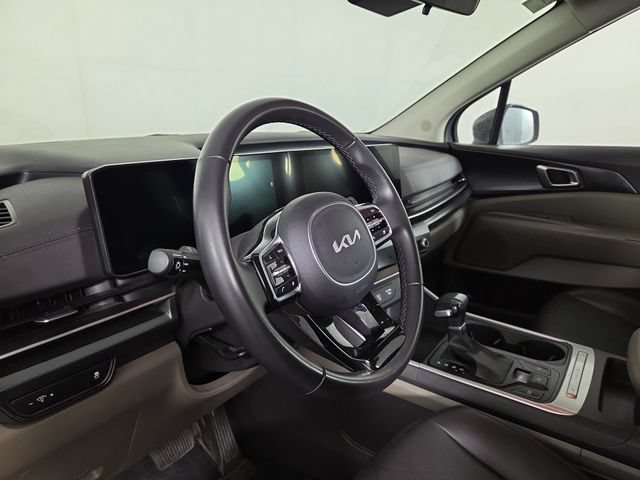 Certified 2025 Kia Carnival FWD image 12