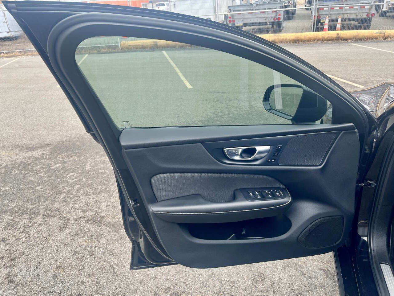 Used 2024 Volvo S60 B5 Plus image 25