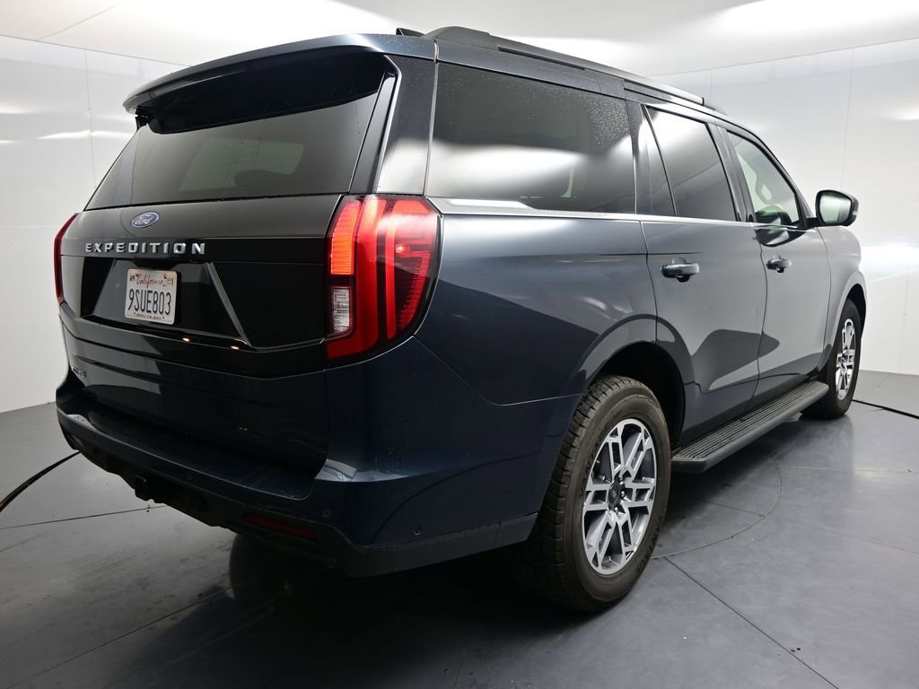 Used 2025 Ford Expedition Active image 4
